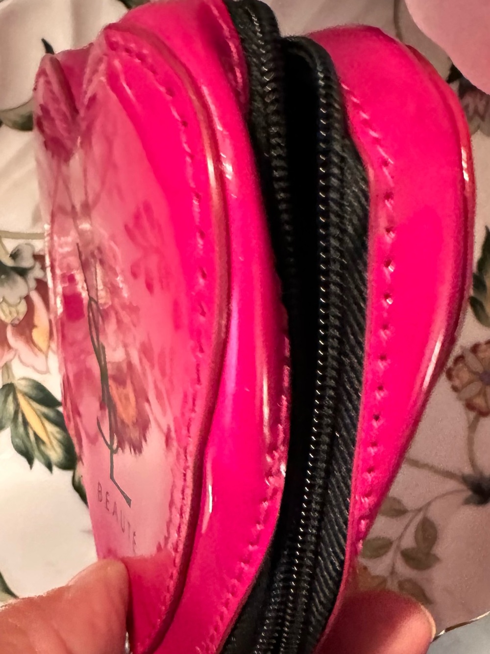 Yves Saint Laurent Heart Cosmetic Case in Hot Pink Patent - Picture 7 of 8
